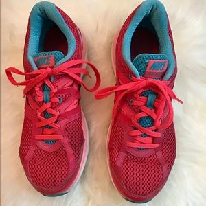 NIKE DUAL FUSION athletic shoes!